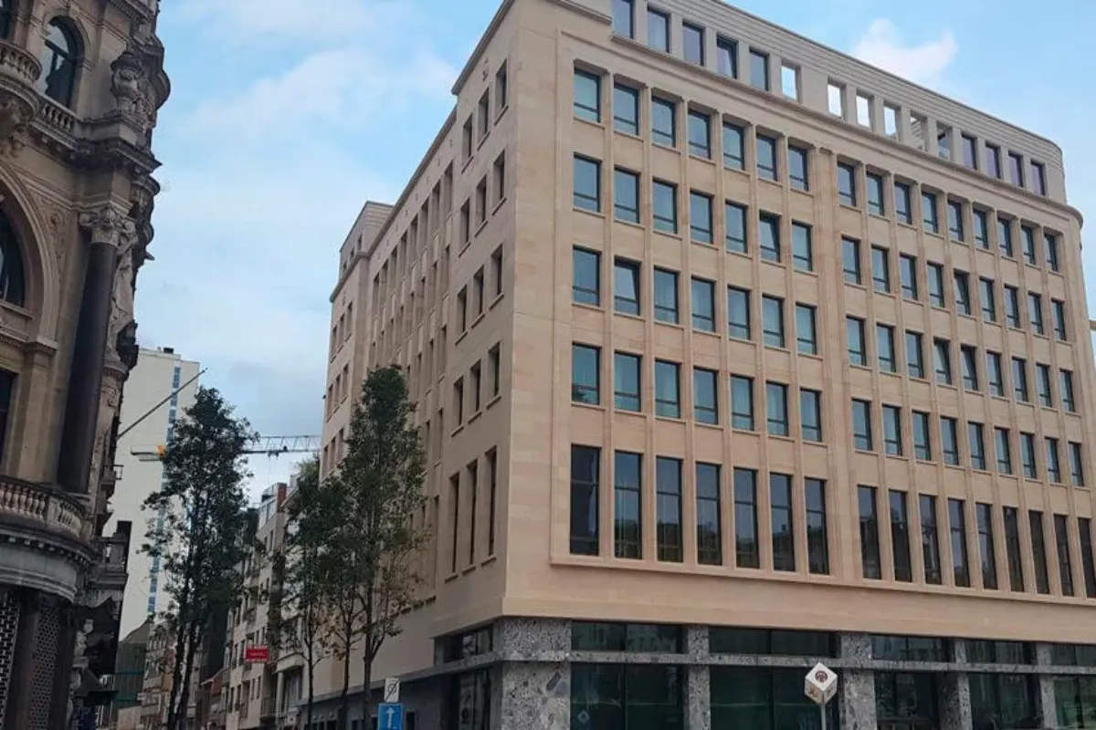 fachada ventilada em pedra
